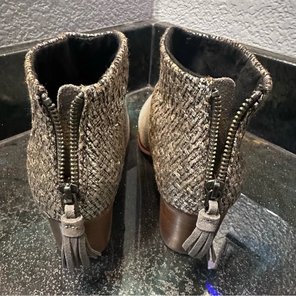 Toms Leila Bootie in the Grey Felt Shine Boucle style Women's Ankle Boots 7.5
